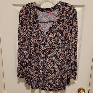 Vince Camuto Black Floral V-Neck Knit Blouse